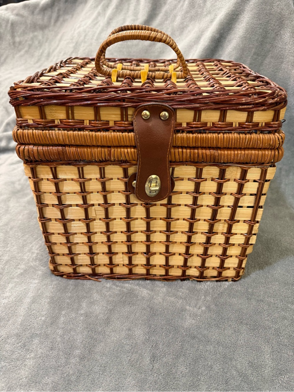 Brown Wicker Weave Reeds Picnic Basket W/ Leather Latch & Blue Checkered Lining